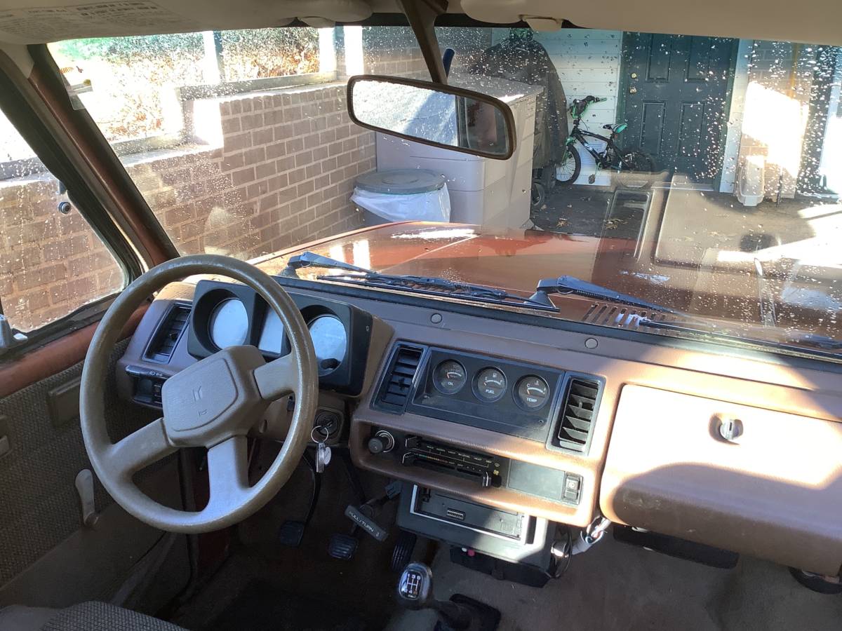Isuzu-trooper-1989-orange-12