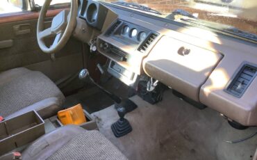 Isuzu-trooper-1989-orange-13