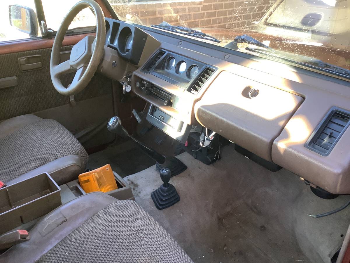Isuzu-trooper-1989-orange-13