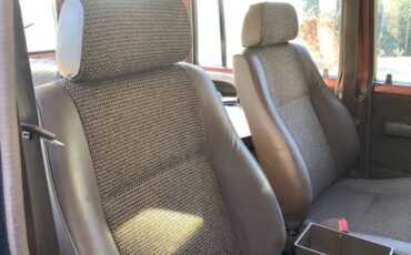 Isuzu-trooper-1989-orange-15