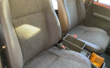 Isuzu-trooper-1989-orange-17