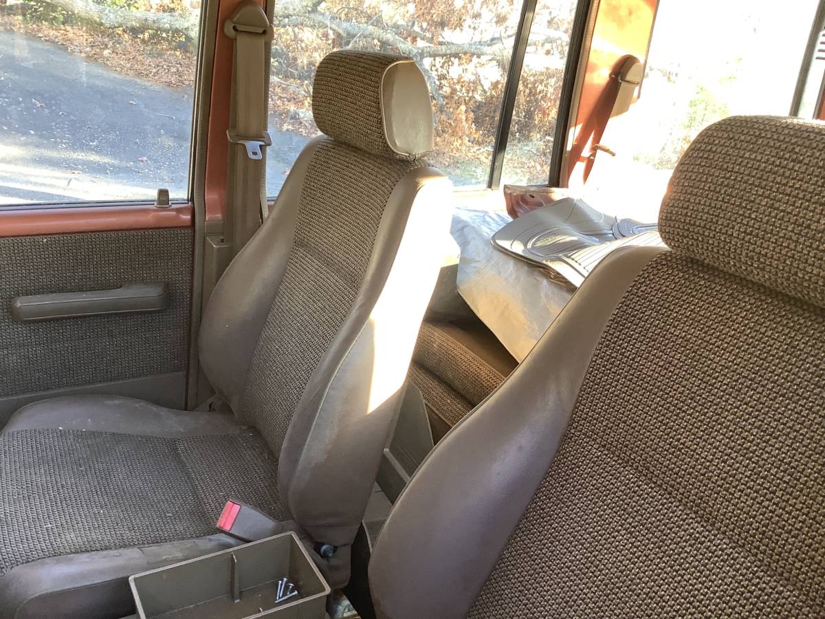 Isuzu-trooper-1989-orange-6