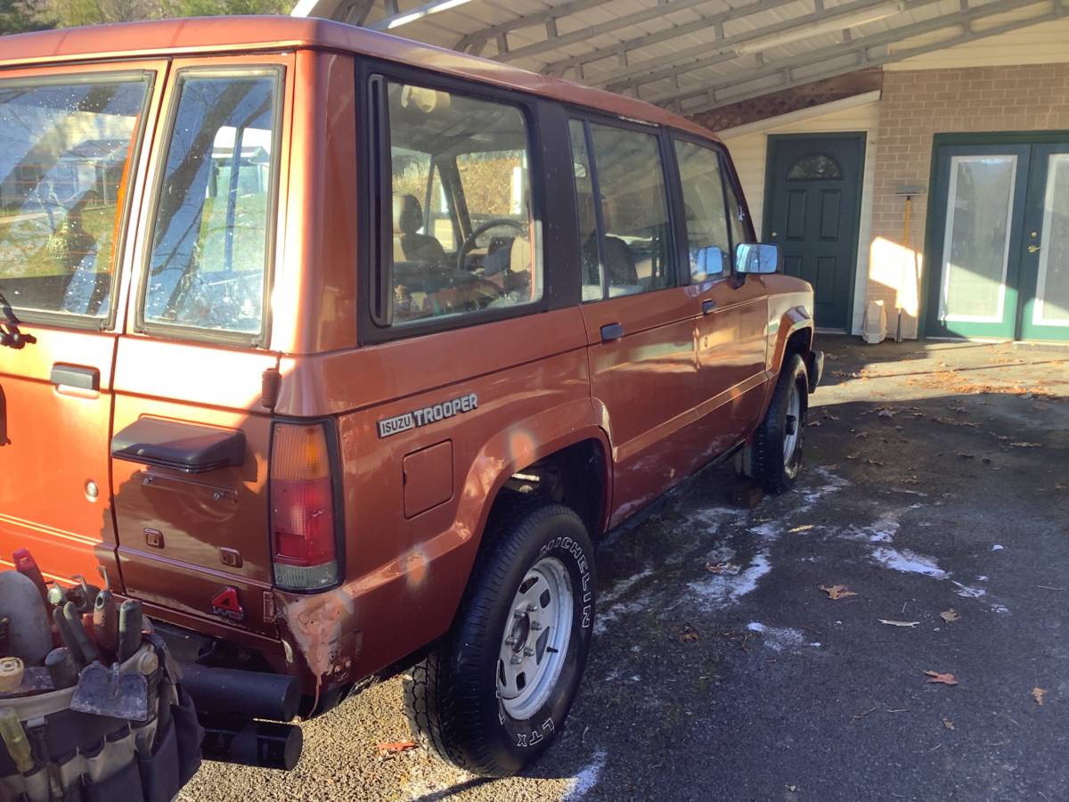 Isuzu-trooper-1989-orange-8