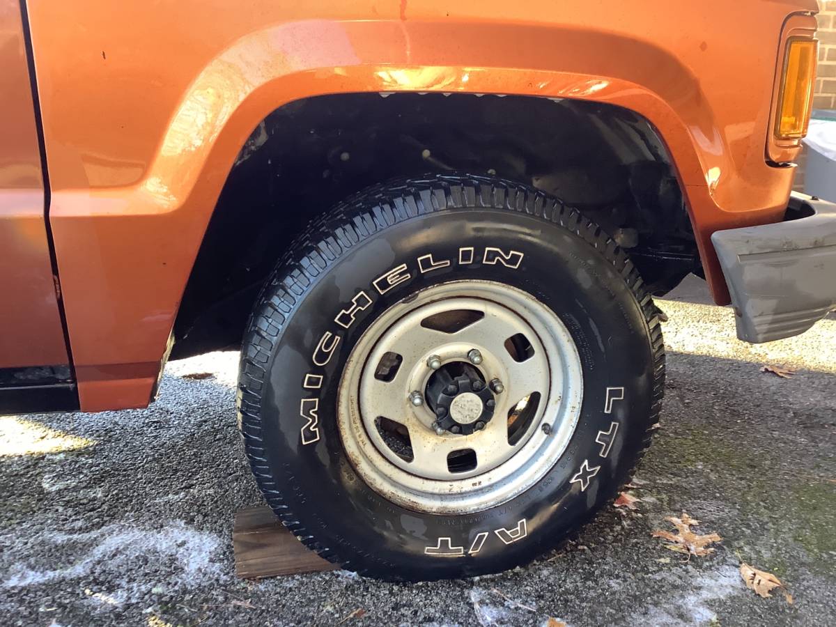 Isuzu-trooper-1989-orange-9