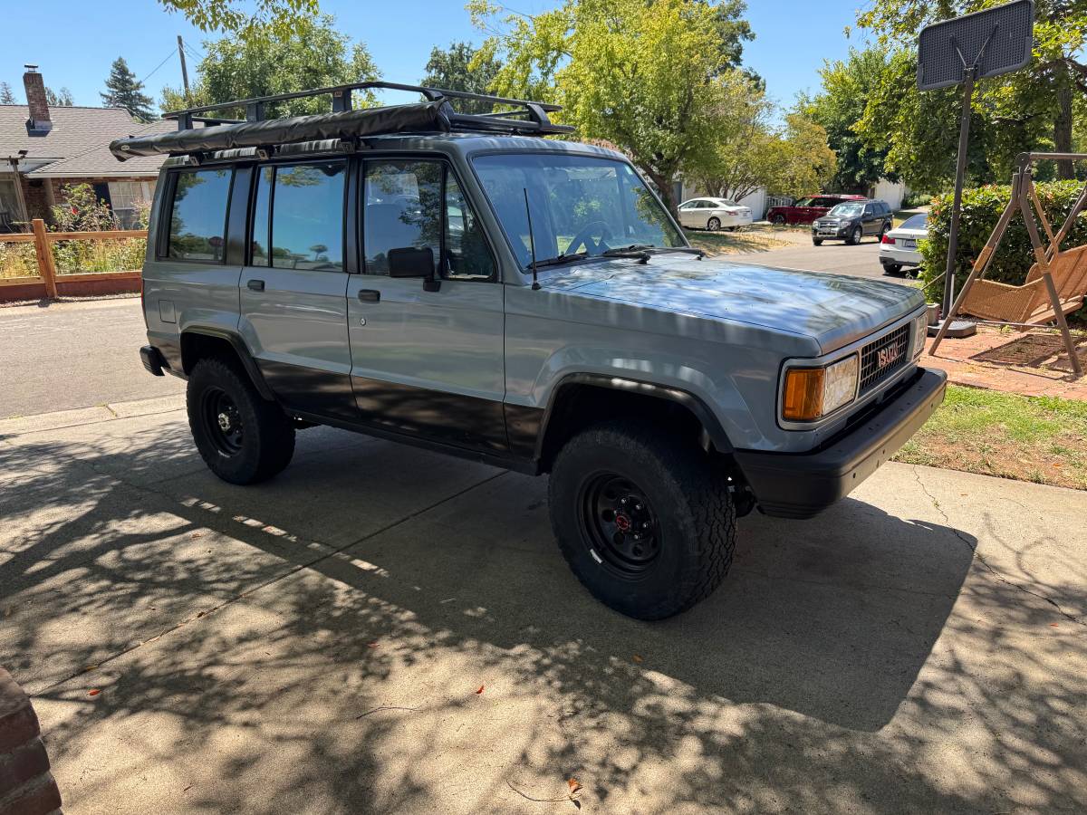 Isuzu-trooper-1990-blue-3
