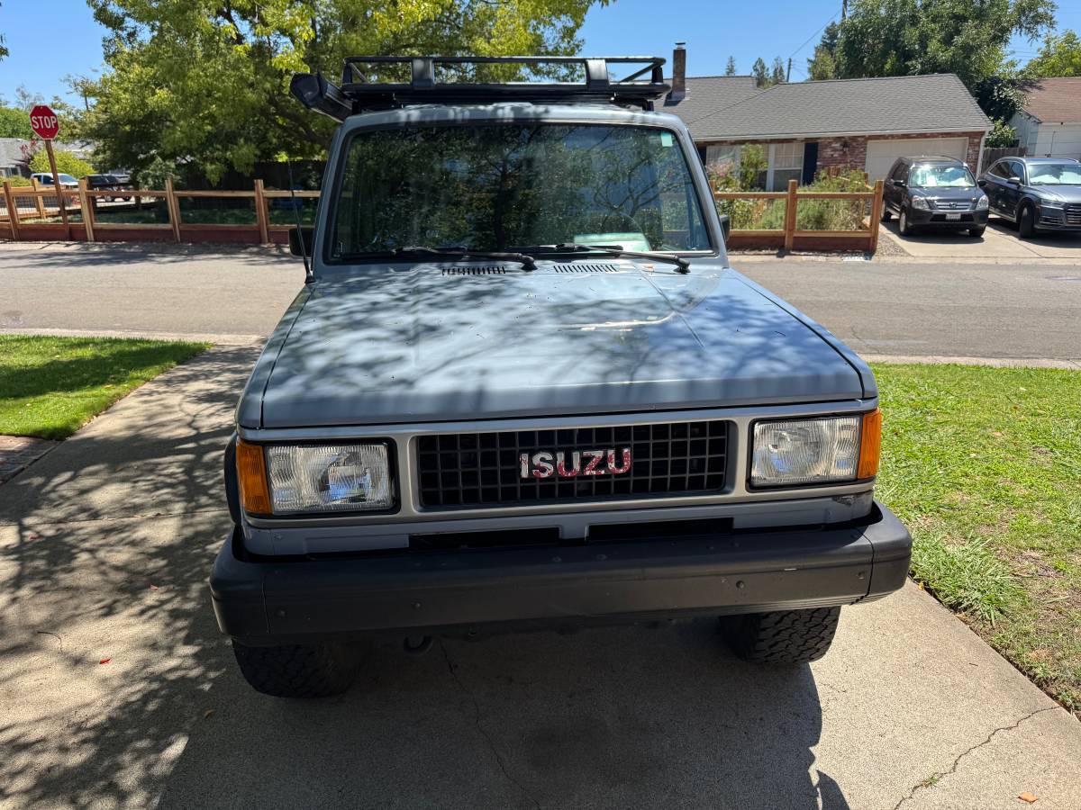 Isuzu-trooper-1990-blue-4