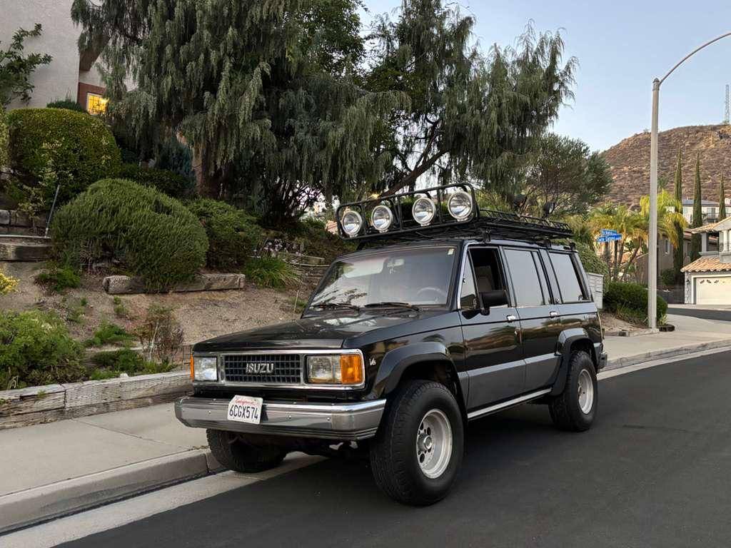 Isuzu-trooper-1991-black-11