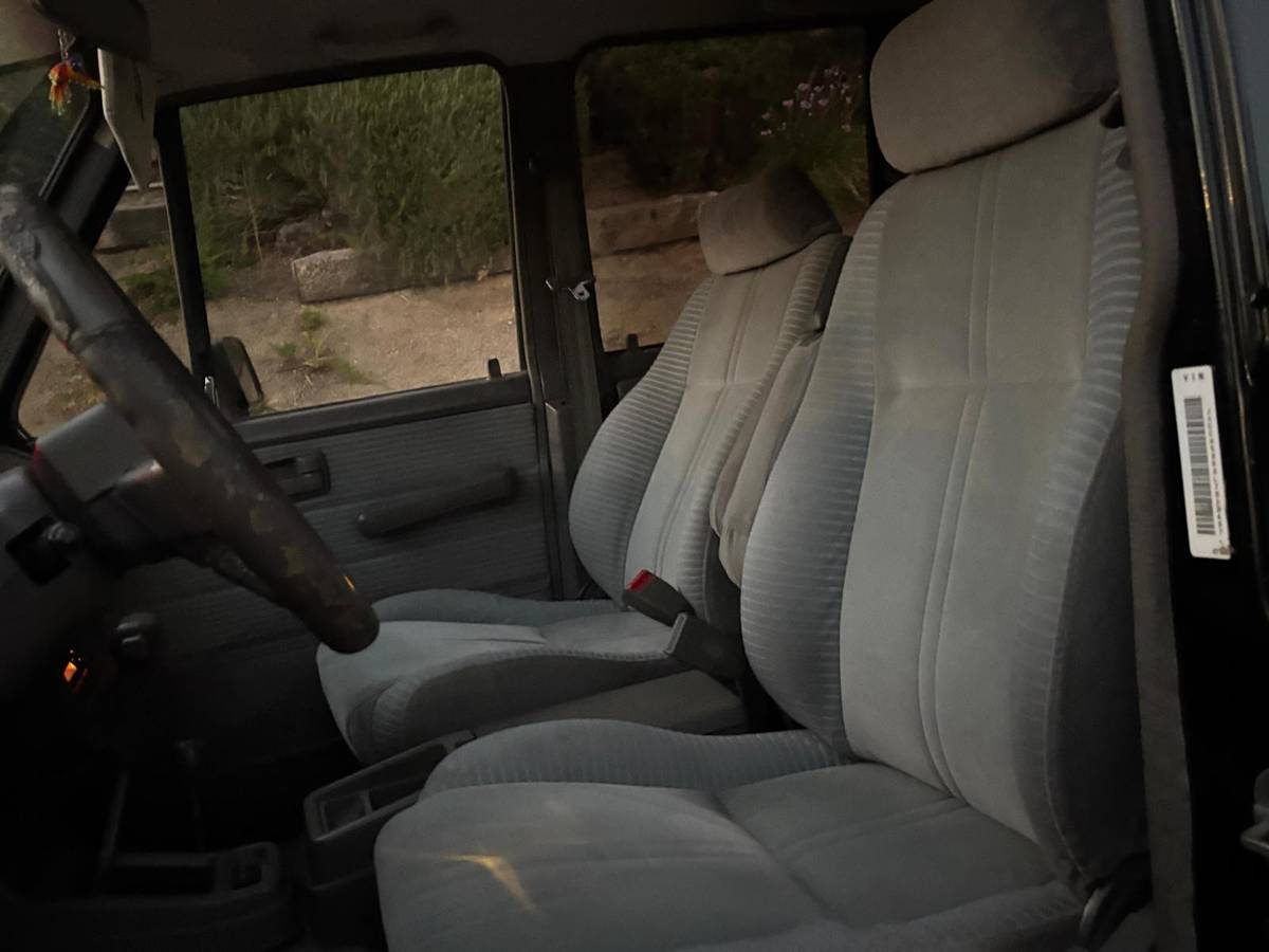 Isuzu-trooper-1991-black-12