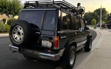 Isuzu-trooper-1991-black-13