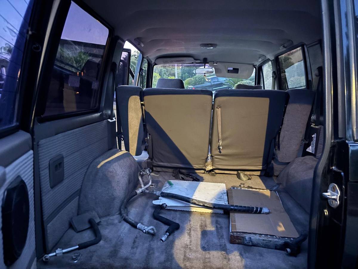 Isuzu-trooper-1991-black-17