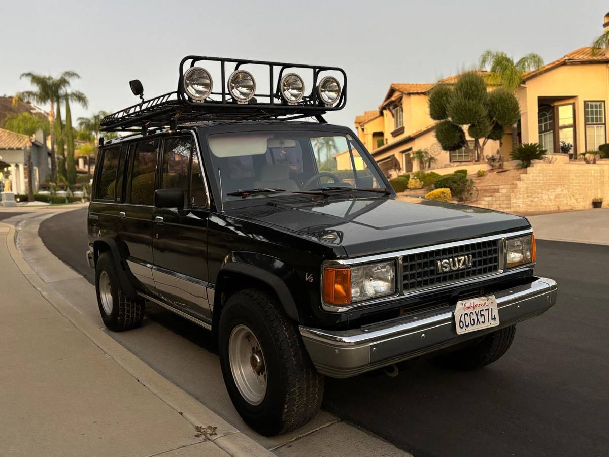 Isuzu-trooper-1991-black-2