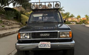 Isuzu-trooper-1991-black