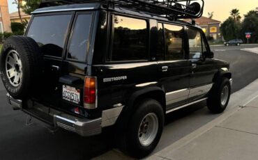 Isuzu-trooper-1991-black-4