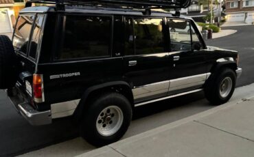 Isuzu-trooper-1991-black-6