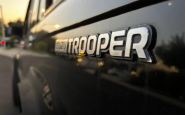 Isuzu-trooper-1991-black-7