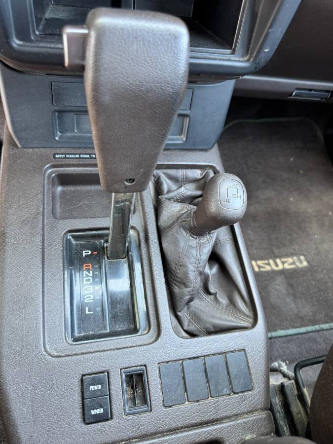 Isuzu-trooper-1993-2