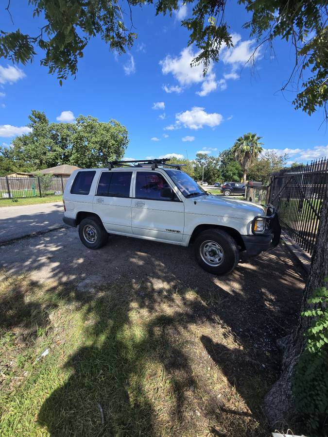 Isuzu-trooper-1994-white-13