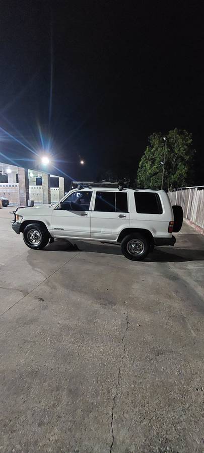 Isuzu-trooper-1994-white-3