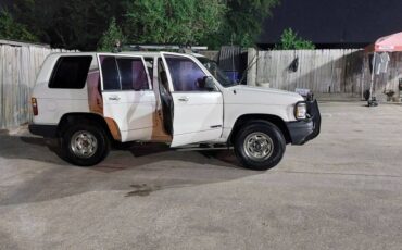 Isuzu-trooper-1994-white-4
