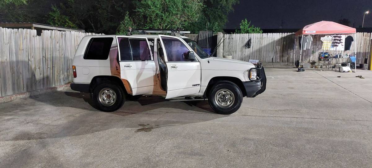 Isuzu-trooper-1994-white-4