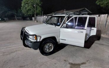 Isuzu-trooper-1994-white-5