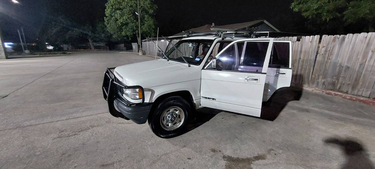 Isuzu-trooper-1994-white-5