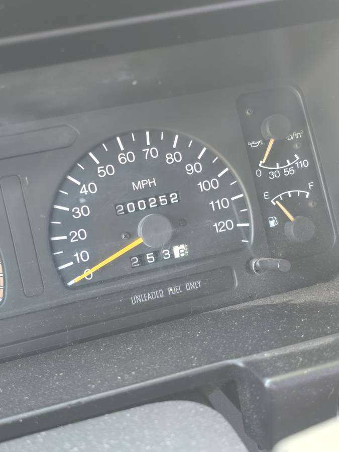 Isuzu-trooper-1994-white-9