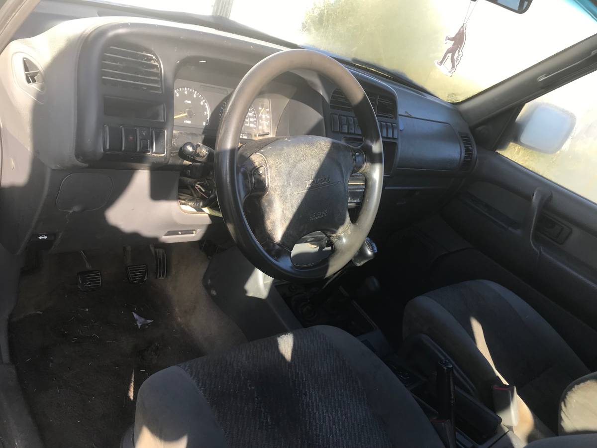 Isuzu-trooper-1995-silver-4