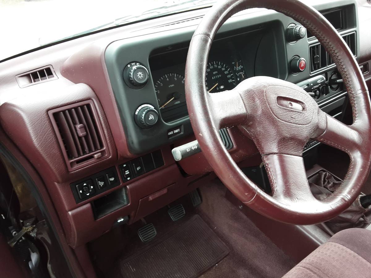 Isuzu-trooper-4x4-1992-purple-27