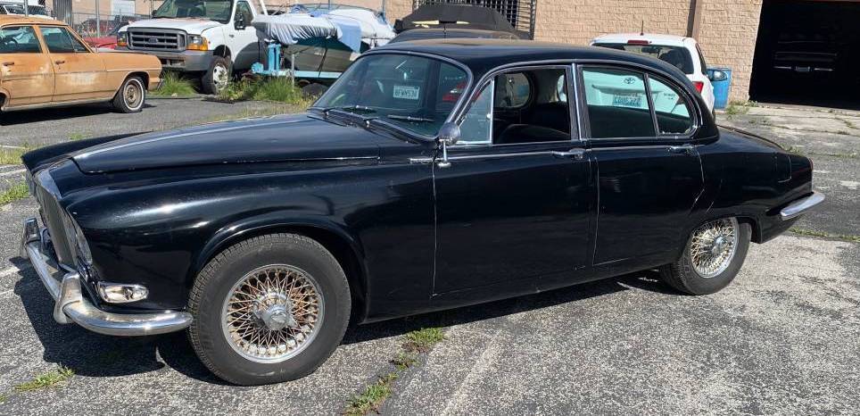 Jaguar-420-1967-black-2