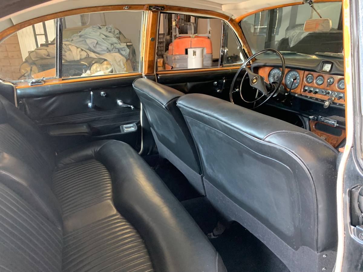 Jaguar-420-1967-black-4