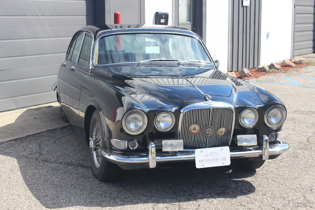 Jaguar-420S-1967-Sedan-1
