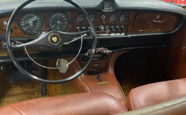 Jaguar-420S-1967-Sedan-13