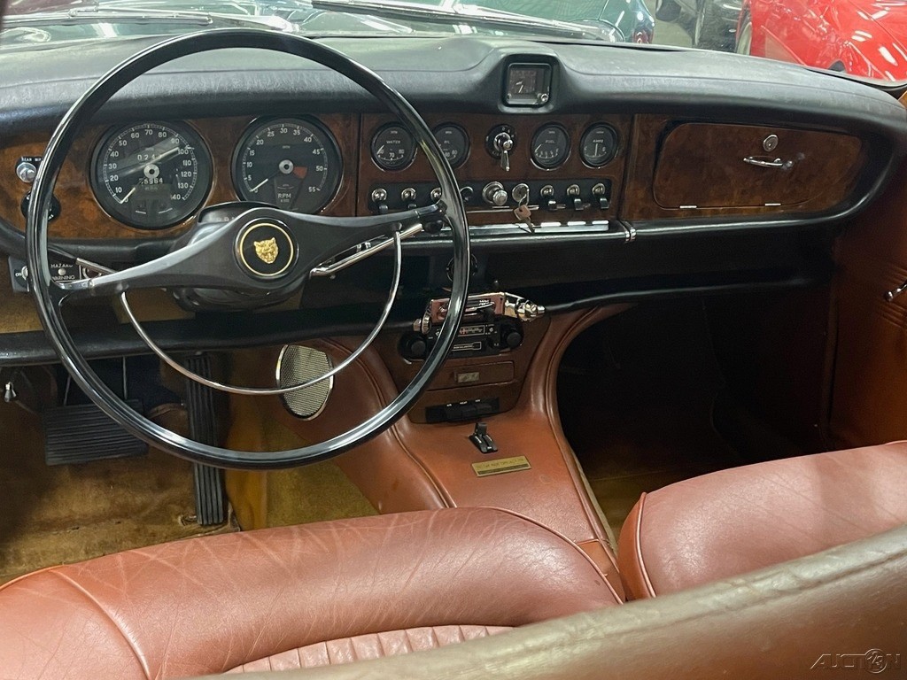 Jaguar-420S-1967-Sedan-13