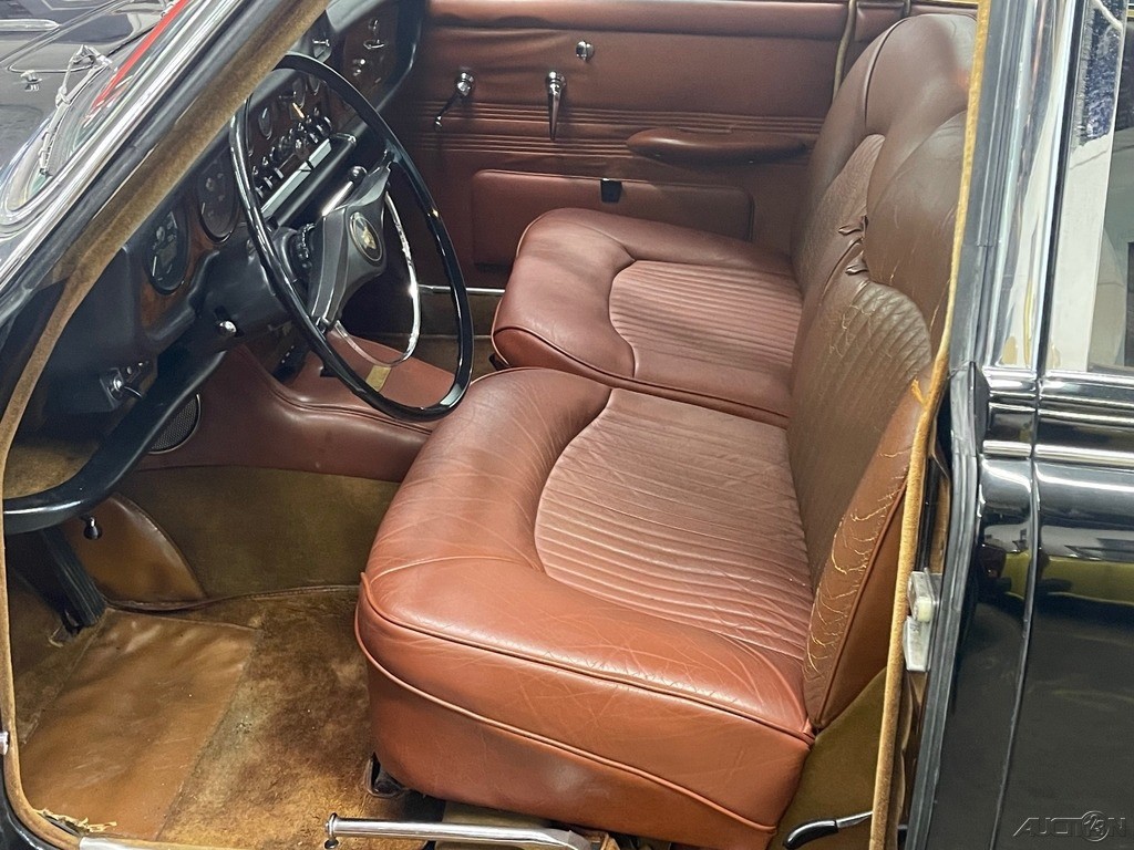 Jaguar-420S-1967-Sedan-14