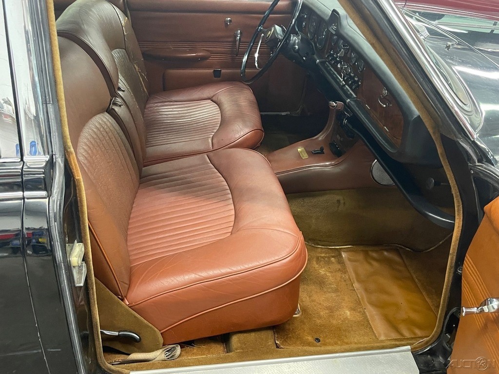 Jaguar-420S-1967-Sedan-16