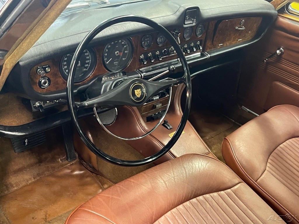 Jaguar-420S-1967-Sedan-17