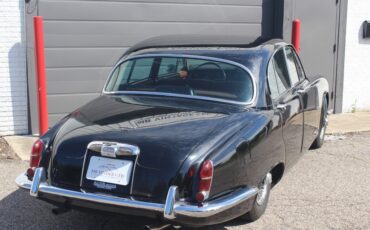 Jaguar-420S-1967-Sedan-2