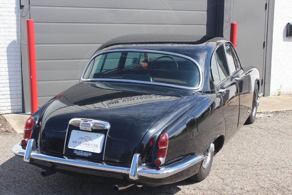 Jaguar-420S-1967-Sedan-2