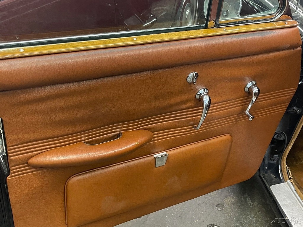 Jaguar-420S-1967-Sedan-20