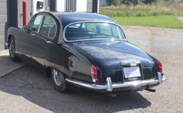 Jaguar-420S-1967-Sedan-3