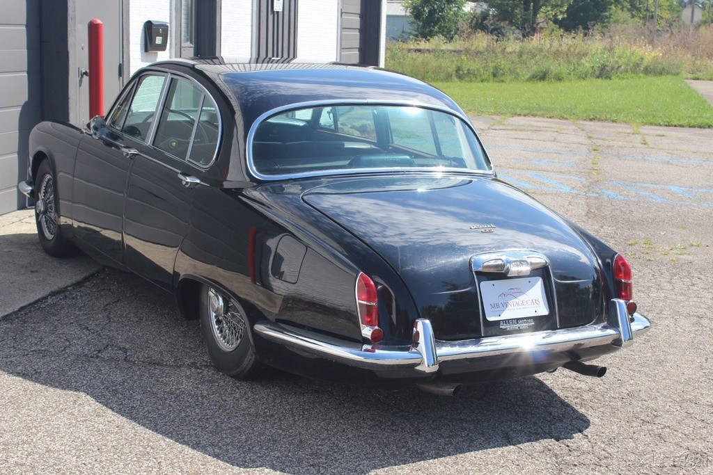Jaguar-420S-1967-Sedan-3