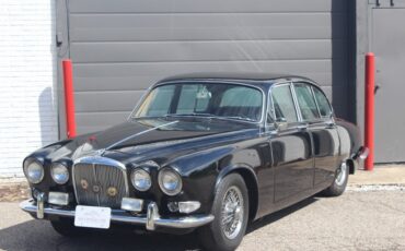 Jaguar-420S-1967-Sedan