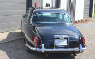 Jaguar-420S-1967-Sedan-4