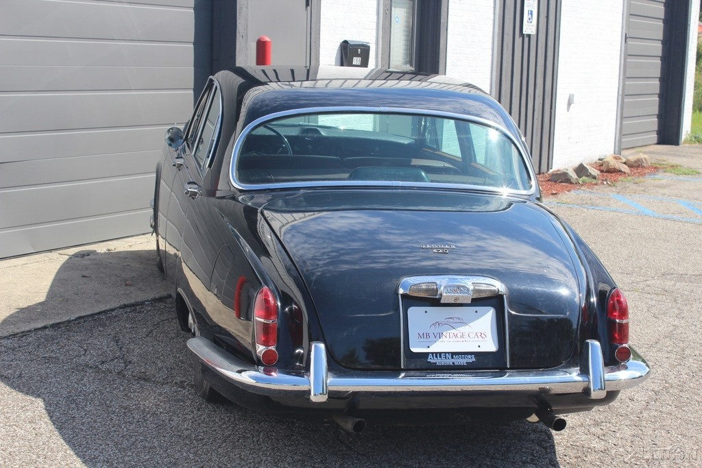 Jaguar-420S-1967-Sedan-4