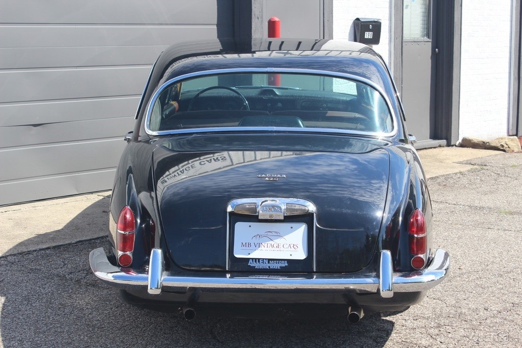 Jaguar-420S-1967-Sedan-6