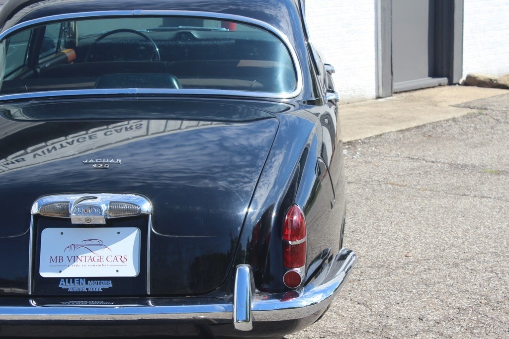 Jaguar-420S-1967-Sedan-7