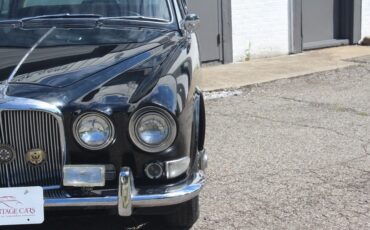 Jaguar-420S-1967-Sedan-8