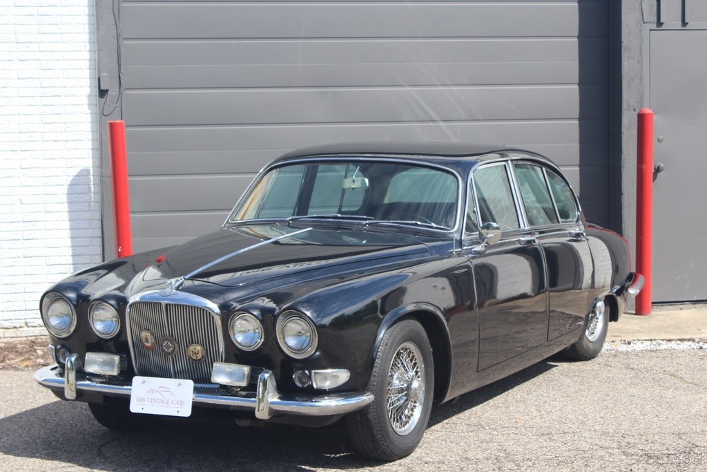 Jaguar-420S-1967-Sedan