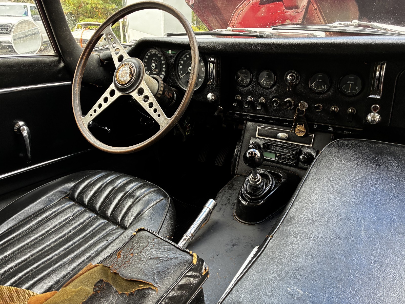 Jaguar-E-Type-1967-Coupe-12